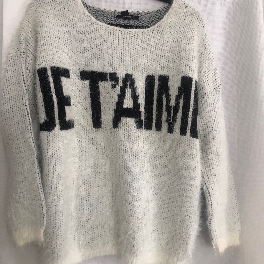 Super soft sweater- Forever 21. SIZE M.